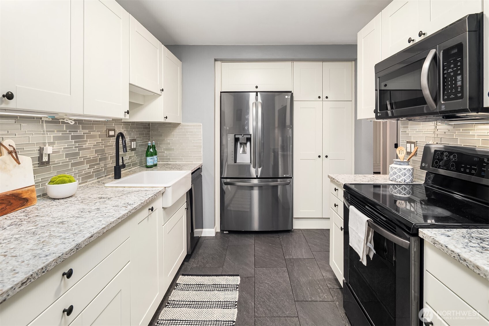 654 W Olympic Place #203, Seattle, WA 98119