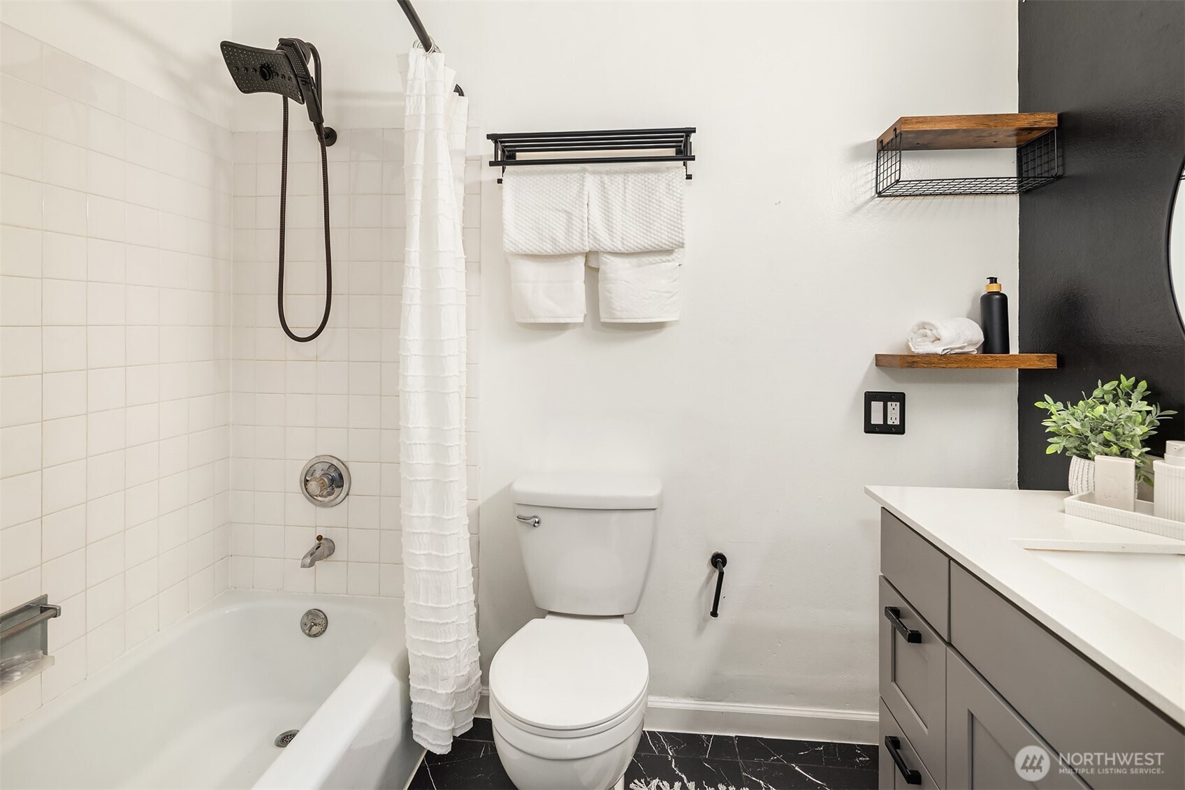 654 W Olympic Place #203, Seattle, WA 98119