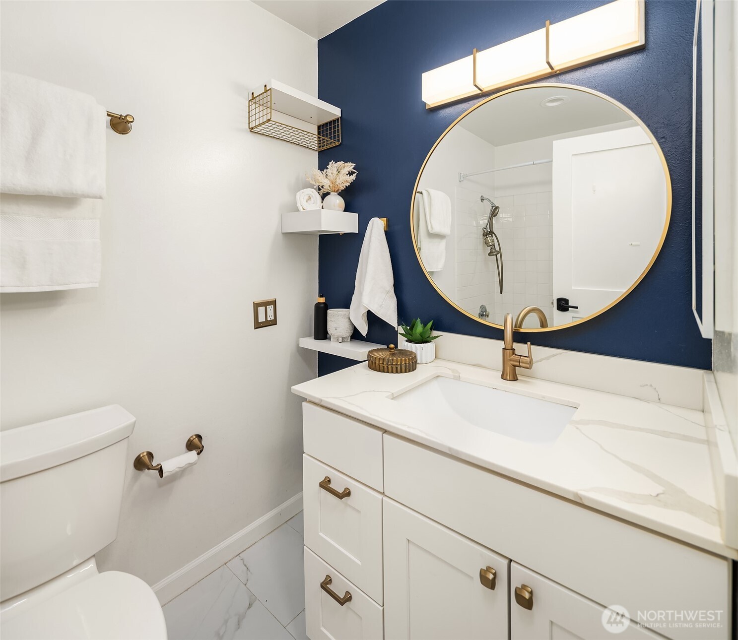 654 W Olympic Place #203, Seattle, WA 98119