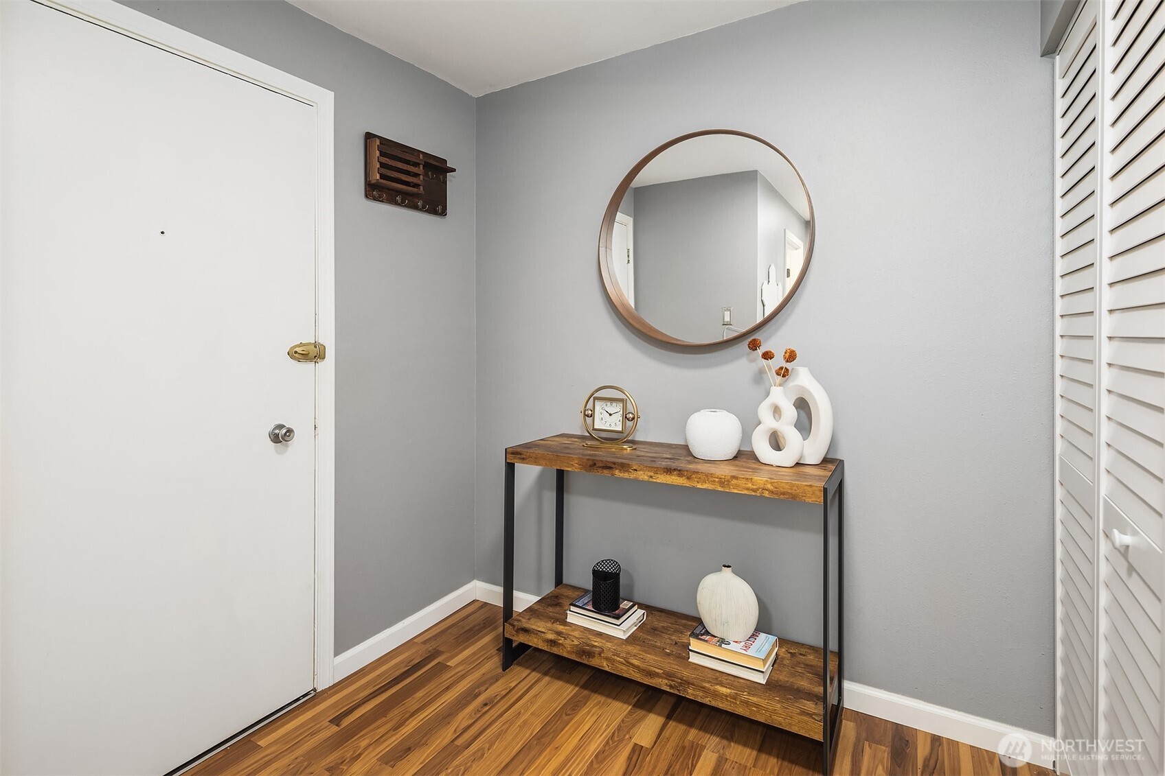 654 W Olympic Place #203, Seattle, WA 98119