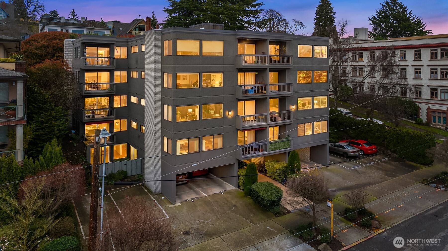 654 W Olympic Place #203, Seattle, WA 98119
