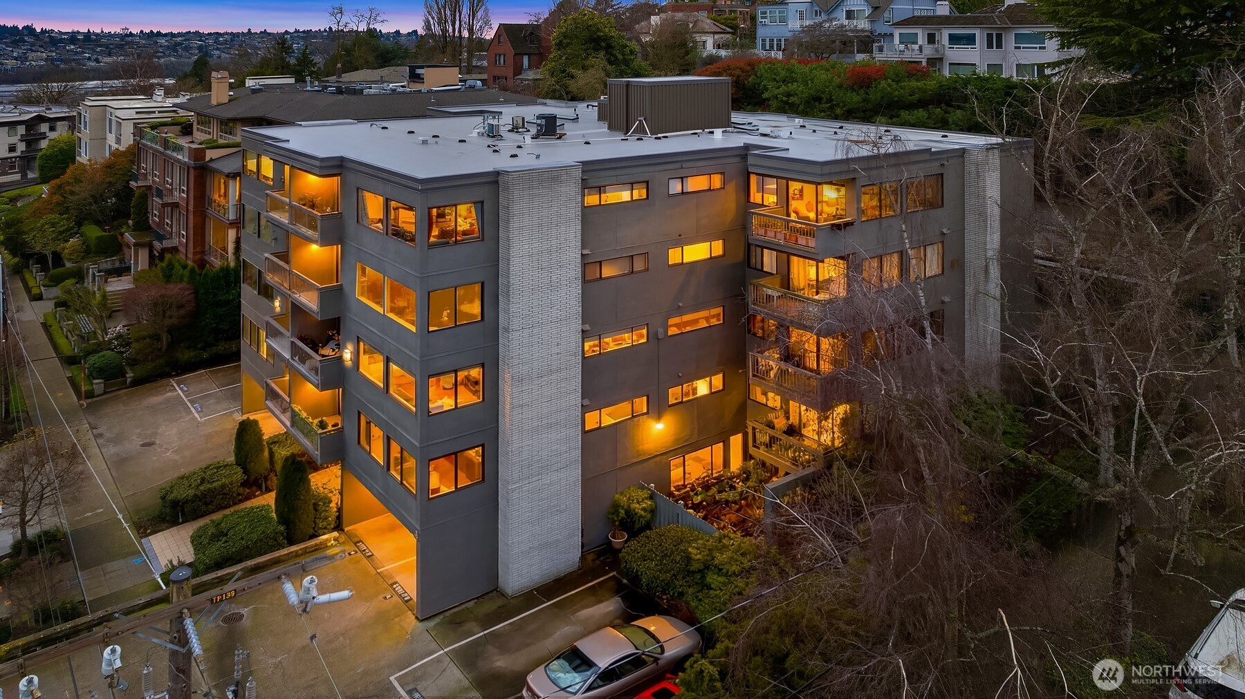 654 W Olympic Place #203, Seattle, WA 98119