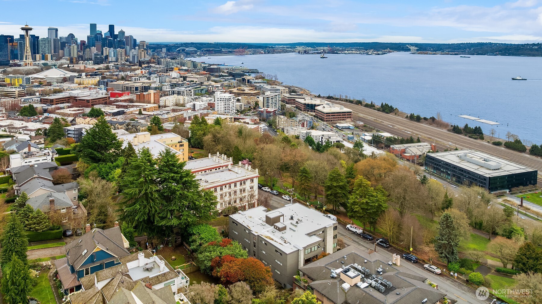 654 W Olympic Place #203, Seattle, WA 98119