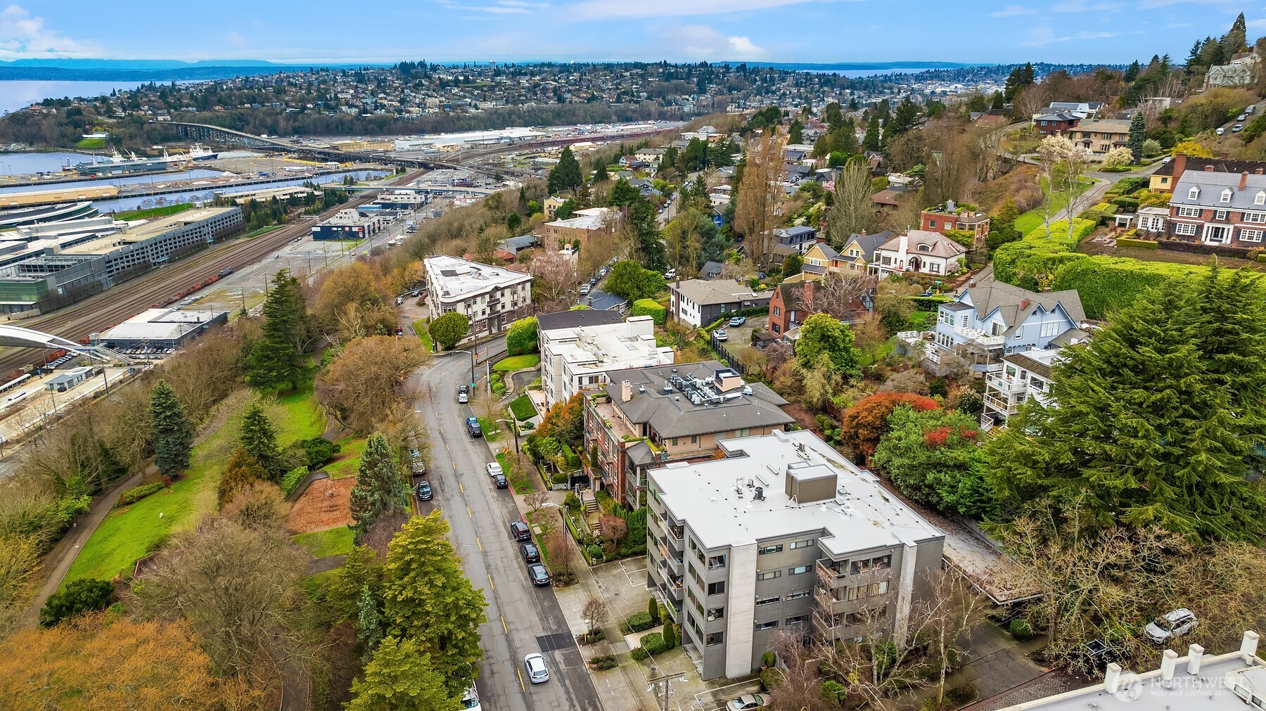 654 W Olympic Place #203, Seattle, WA 98119