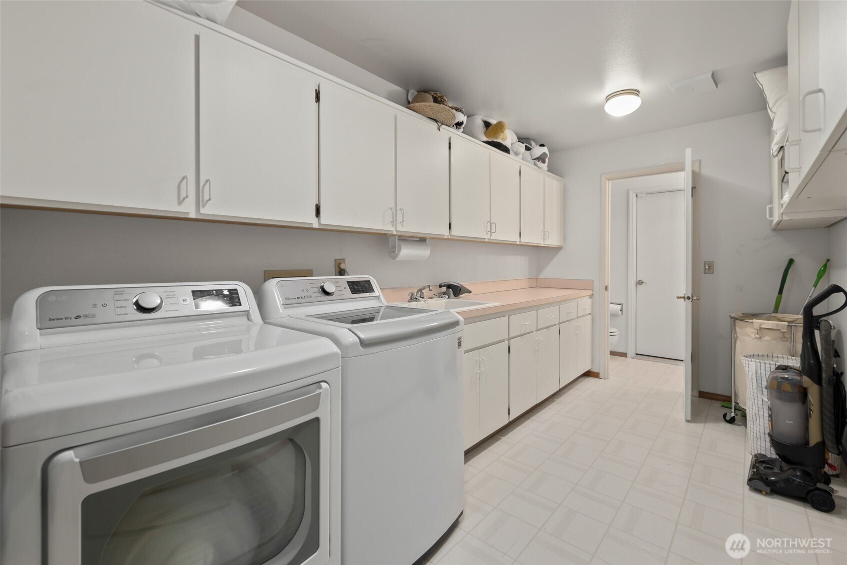 1889 West Beach Road , Oak Harbor, WA 98277