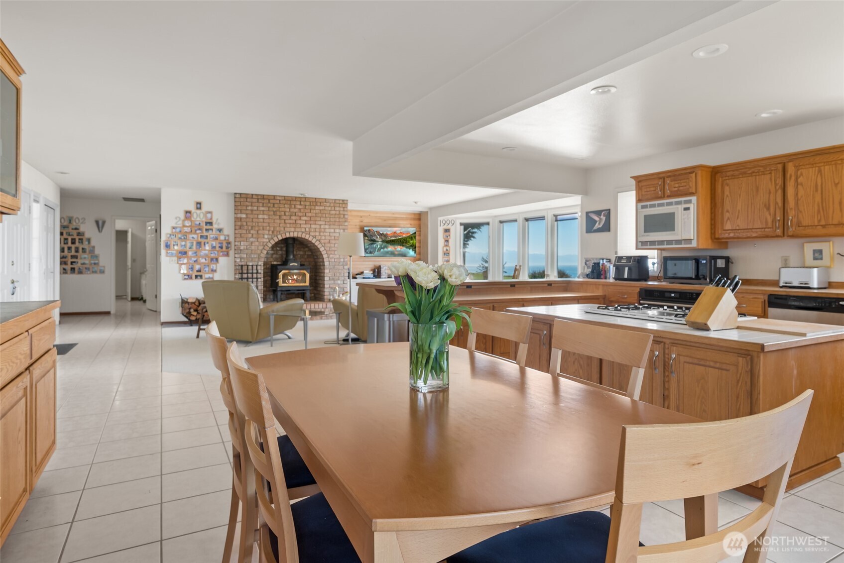 1889 West Beach Road , Oak Harbor, WA 98277