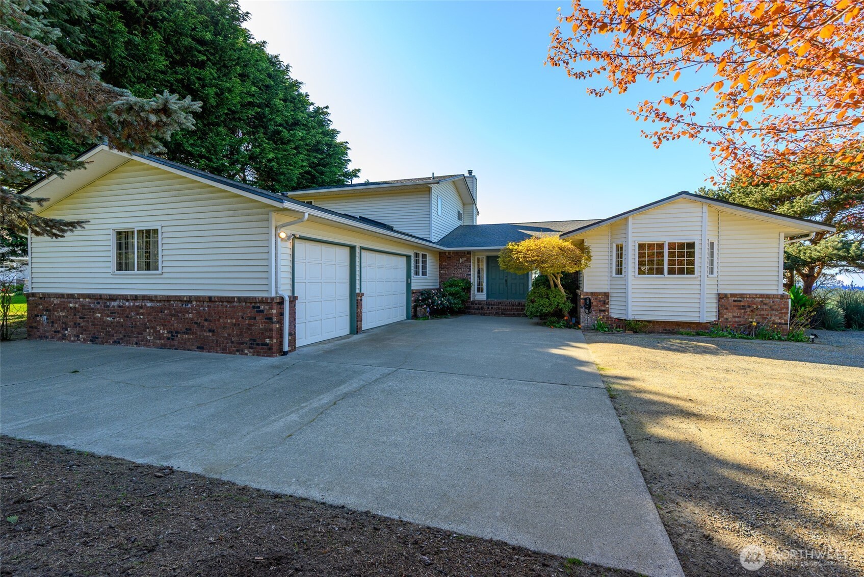 1889 West Beach Road , Oak Harbor, WA 98277