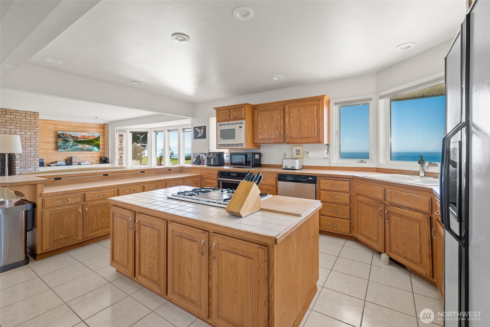 1889 West Beach Road , Oak Harbor, WA 98277