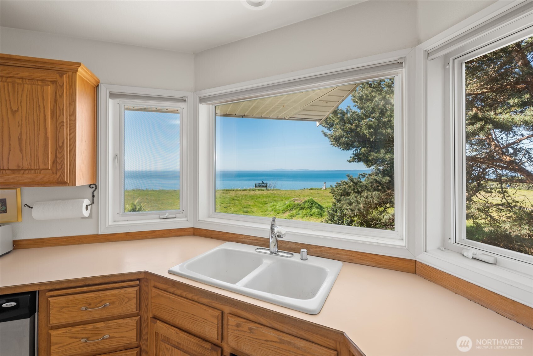 1889 West Beach Road , Oak Harbor, WA 98277