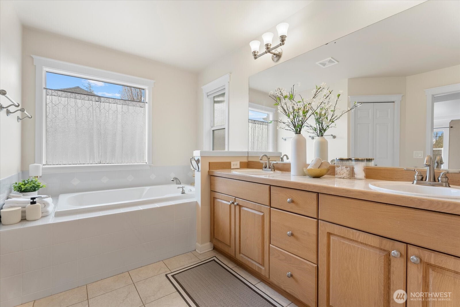 18609 173rd Way SE, Renton, WA 98058