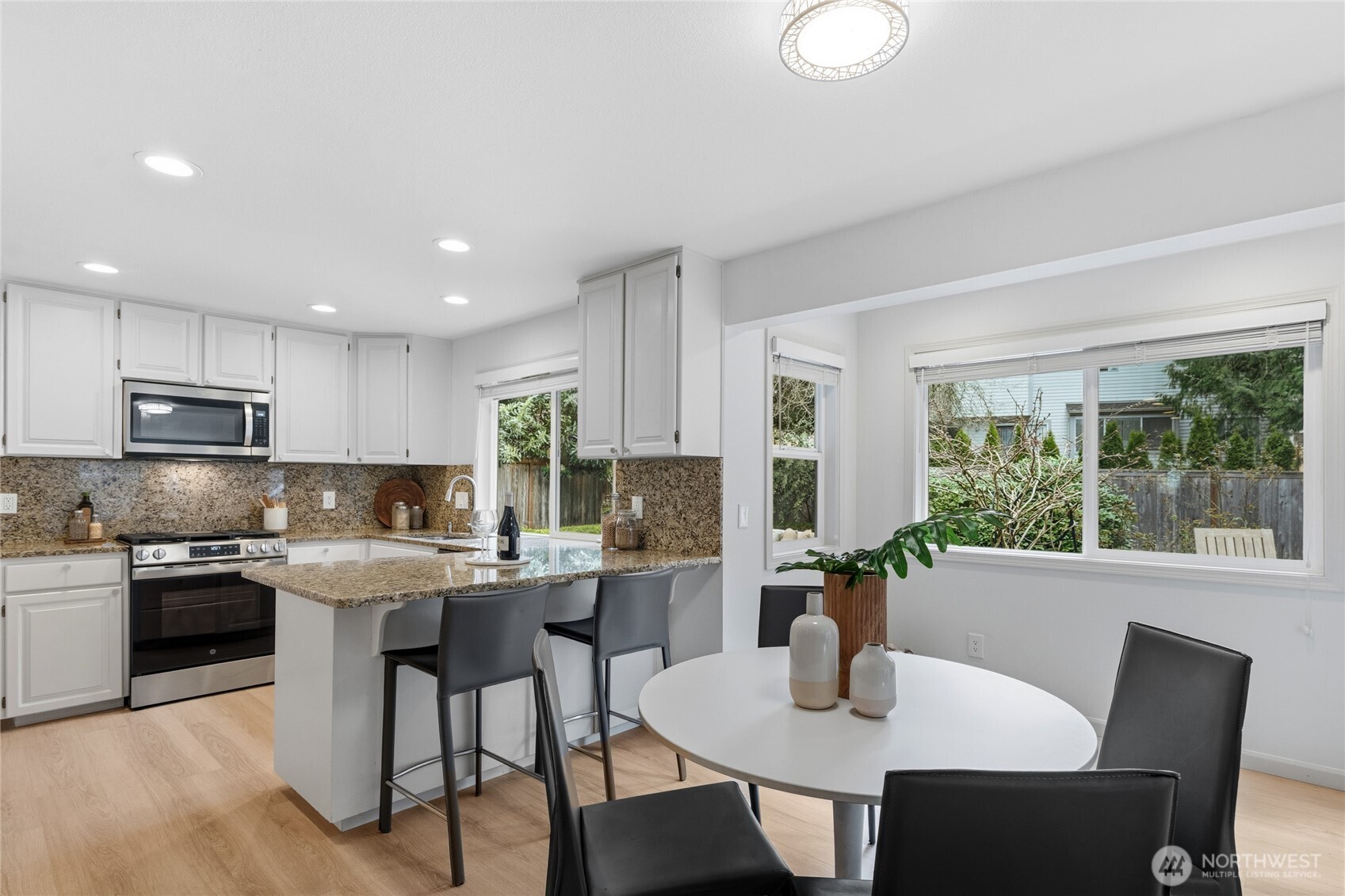 23947 SE 42nd Place , Sammamish, WA 98029