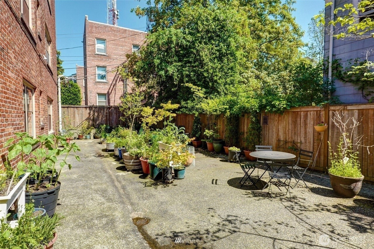 1605 E Olive Street #307, Seattle, WA 98122
