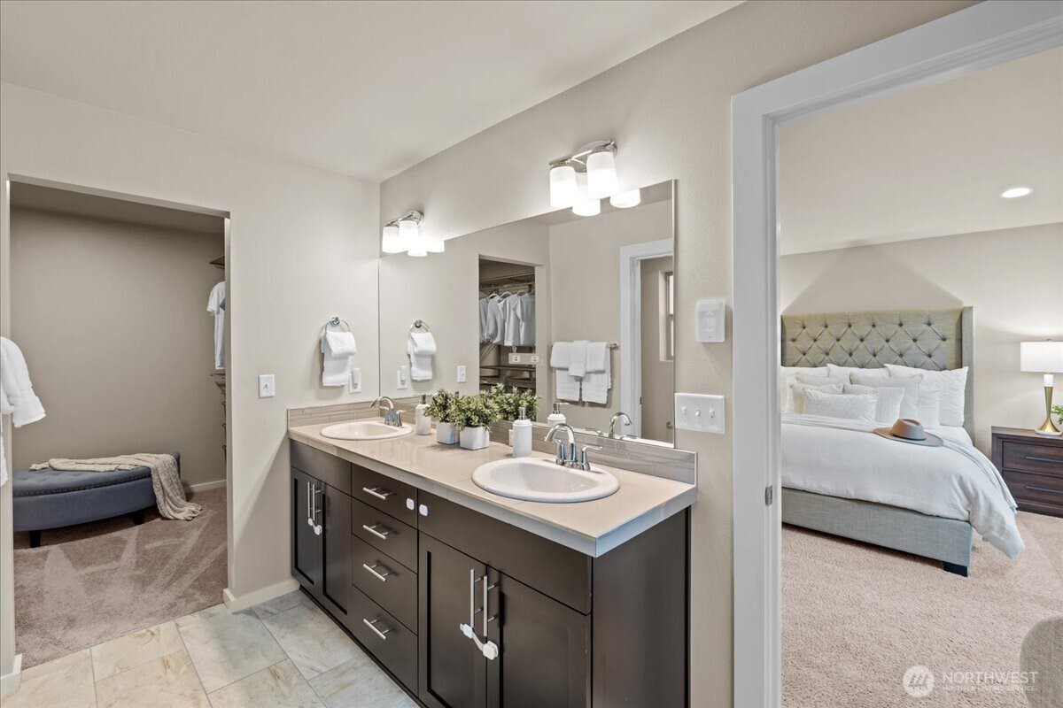 1067 SW 97th Street , Seattle, WA 98106