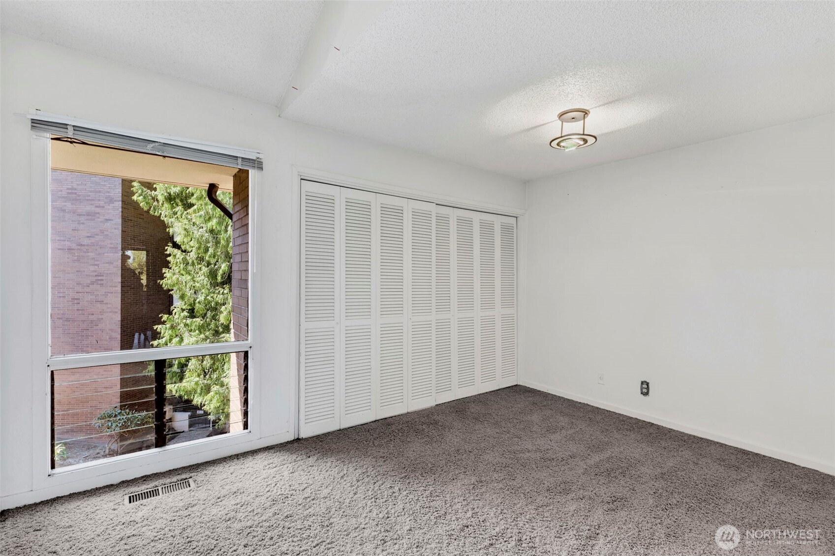 10911 D Glen Acres Drive S, Seattle, WA 98168-5514