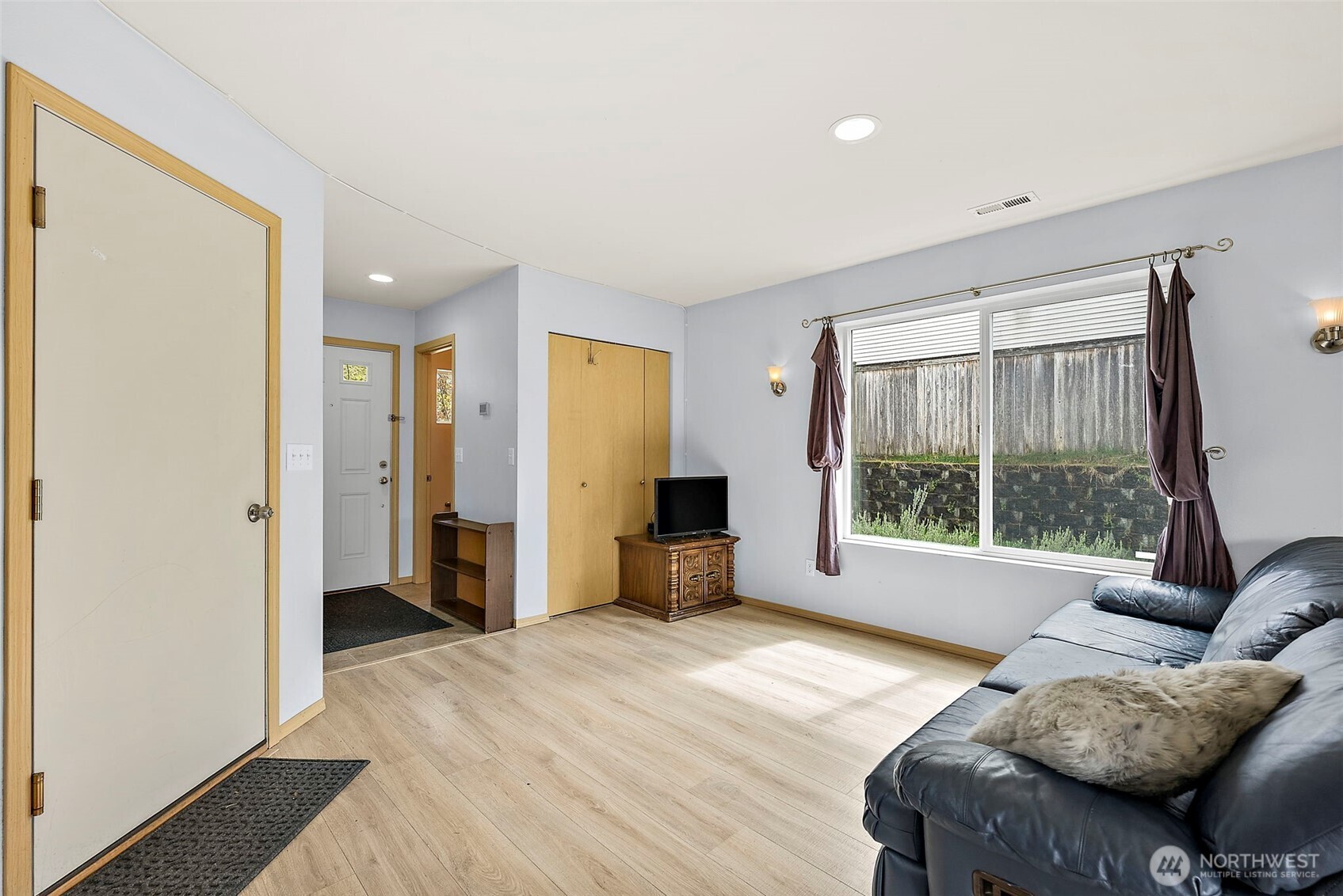 3906 E R Street , Tacoma, WA 98404