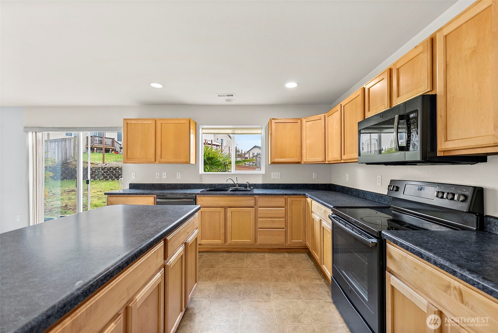 3906 E R Street , Tacoma, WA 98404