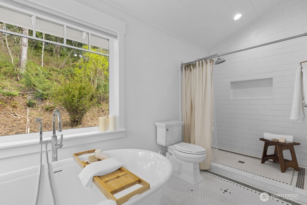 13310 Fettig Road E, Buckley, WA 98321-9644