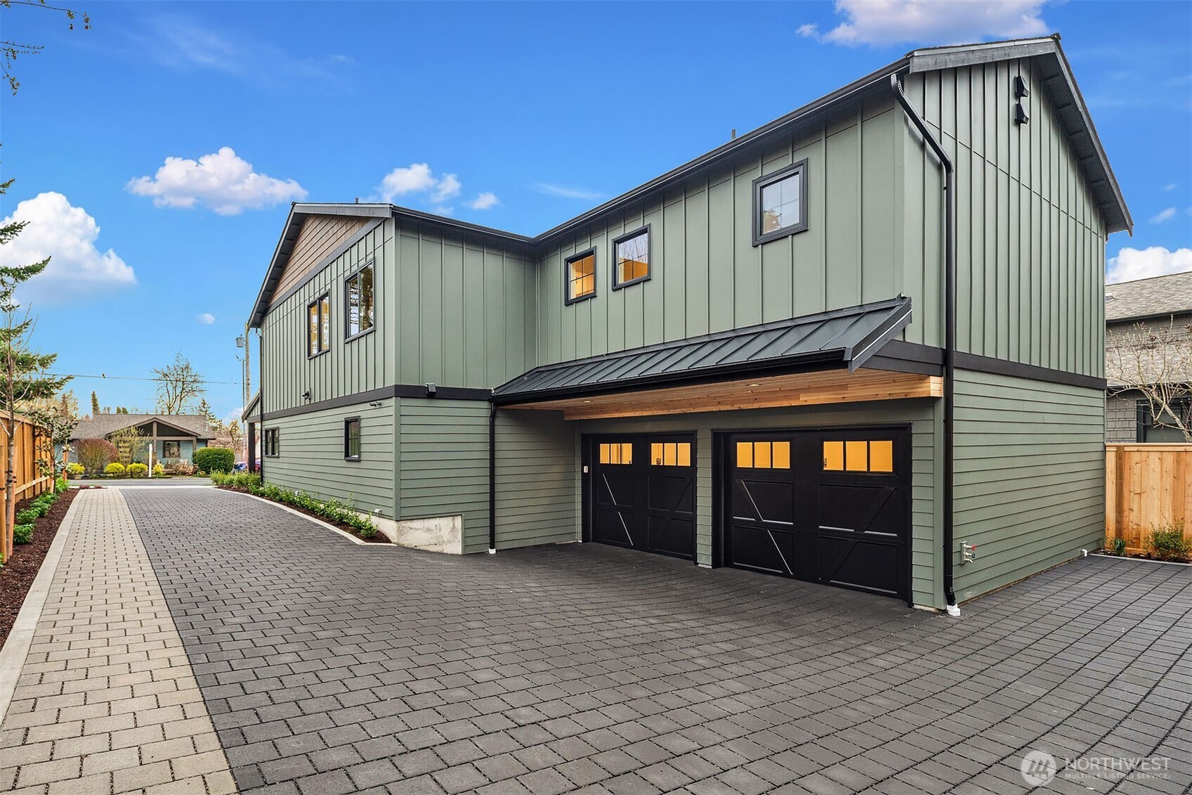 11416 NE 90th Street , Kirkland, WA 98033