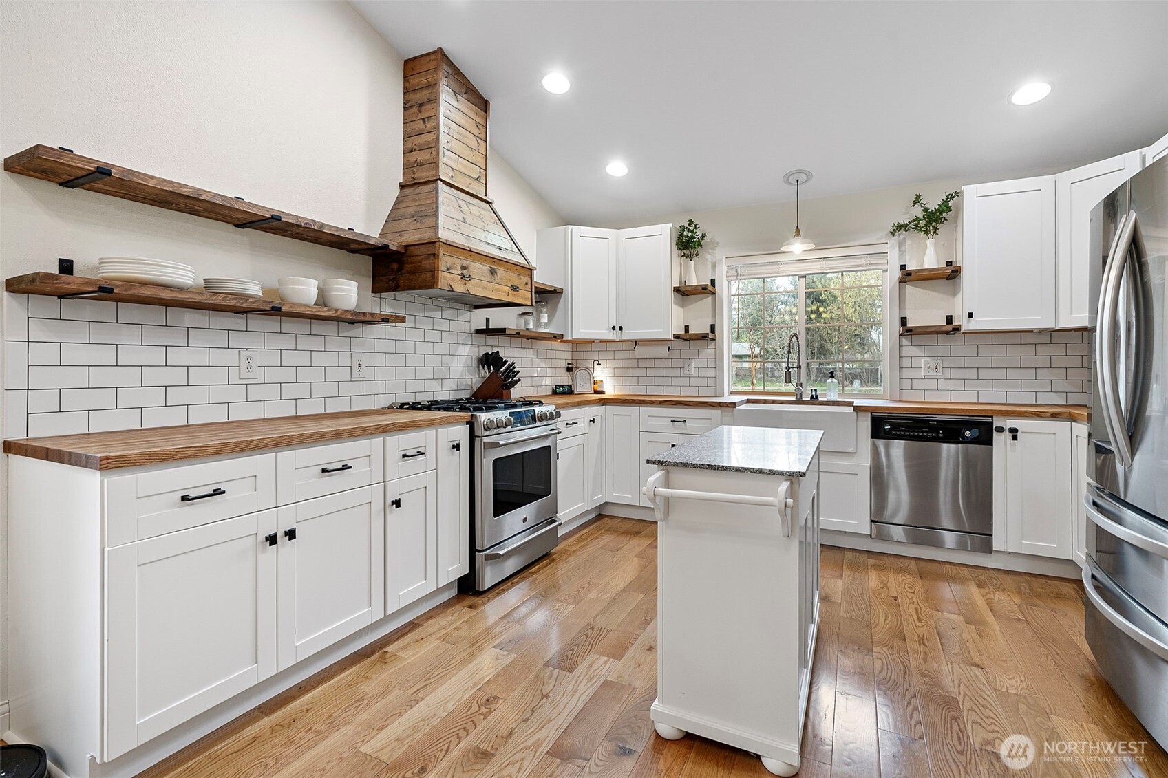 17511 Scenic Shores Court SE, Yelm, WA 98597