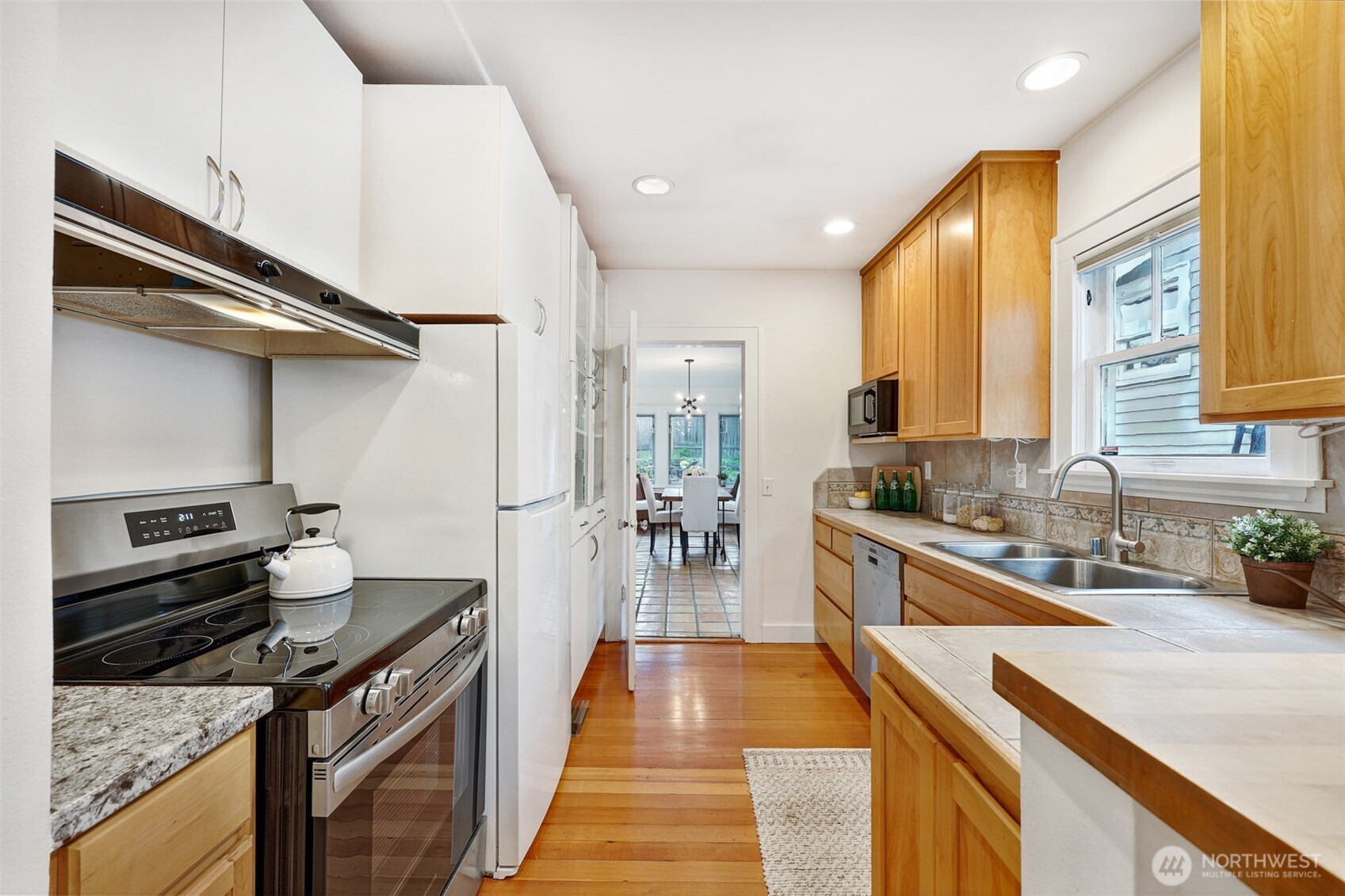 7049 Ravenna Avenue NE #B, Seattle, WA 98115