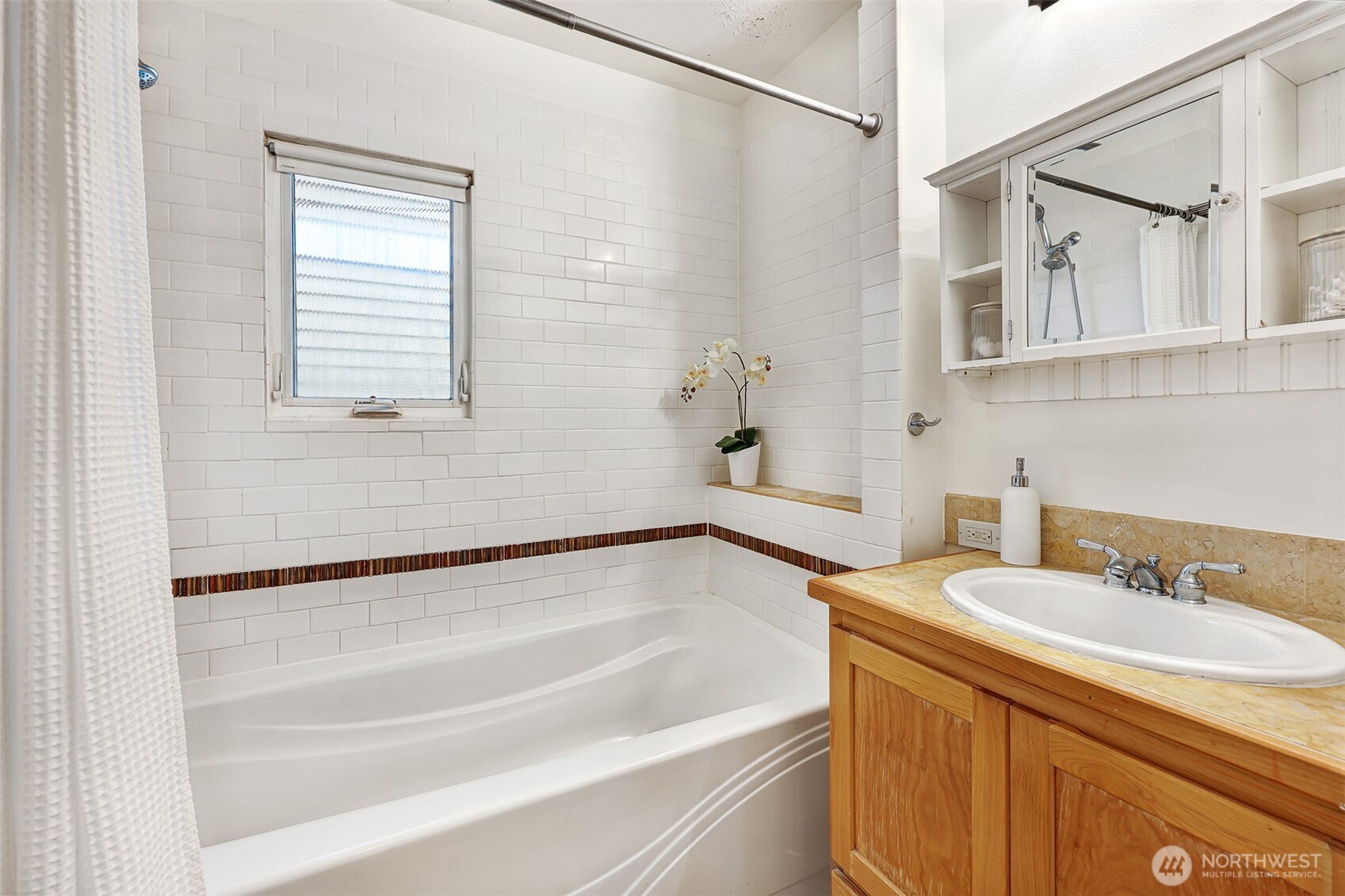 7049 Ravenna Avenue NE #B, Seattle, WA 98115