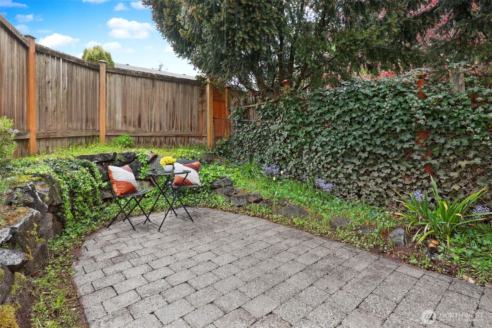 7049 Ravenna Avenue NE #B, Seattle, WA 98115