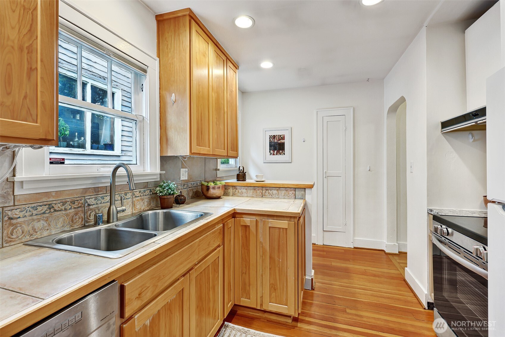 7049 Ravenna Avenue NE #B, Seattle, WA 98115