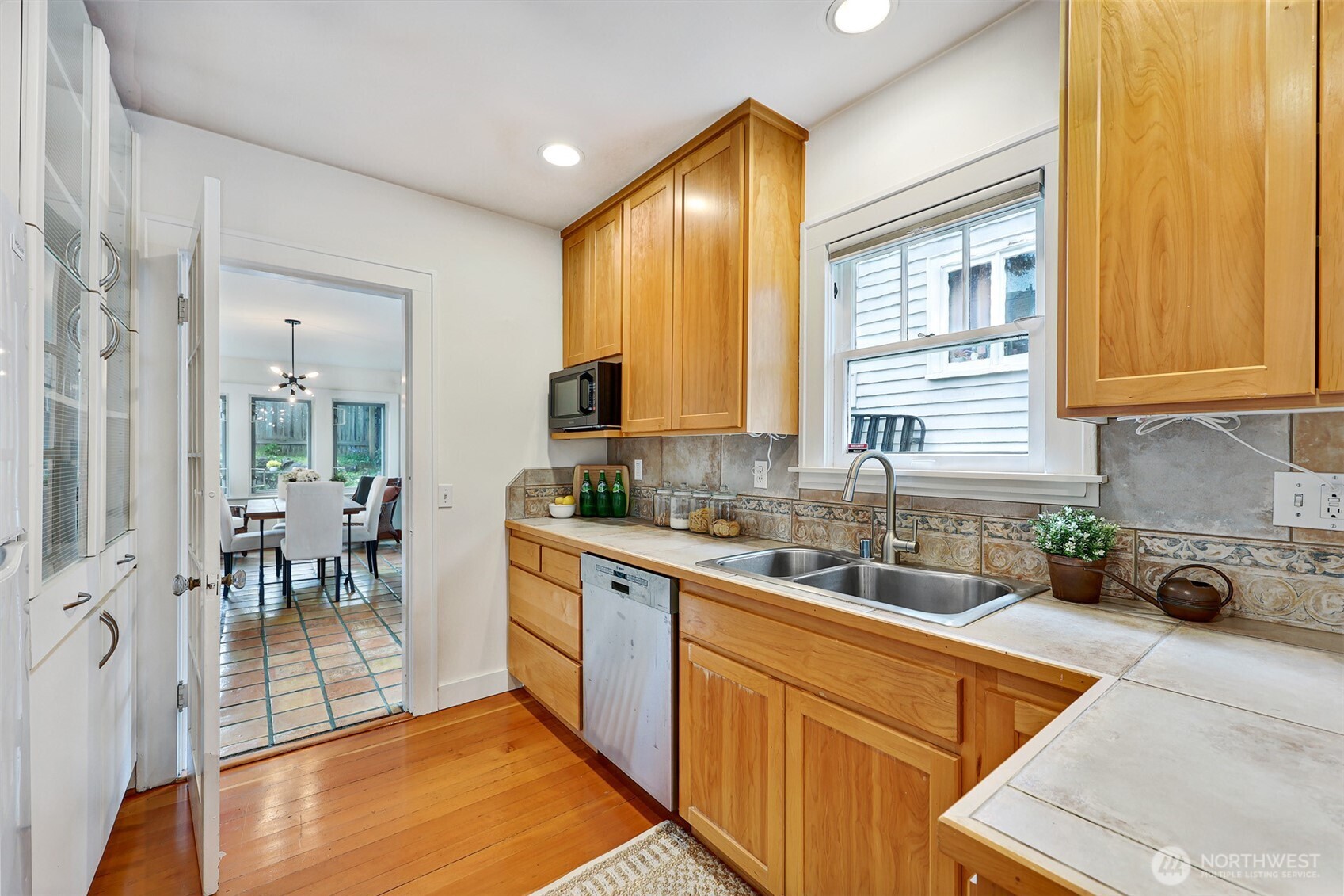 7049 Ravenna Avenue NE #B, Seattle, WA 98115