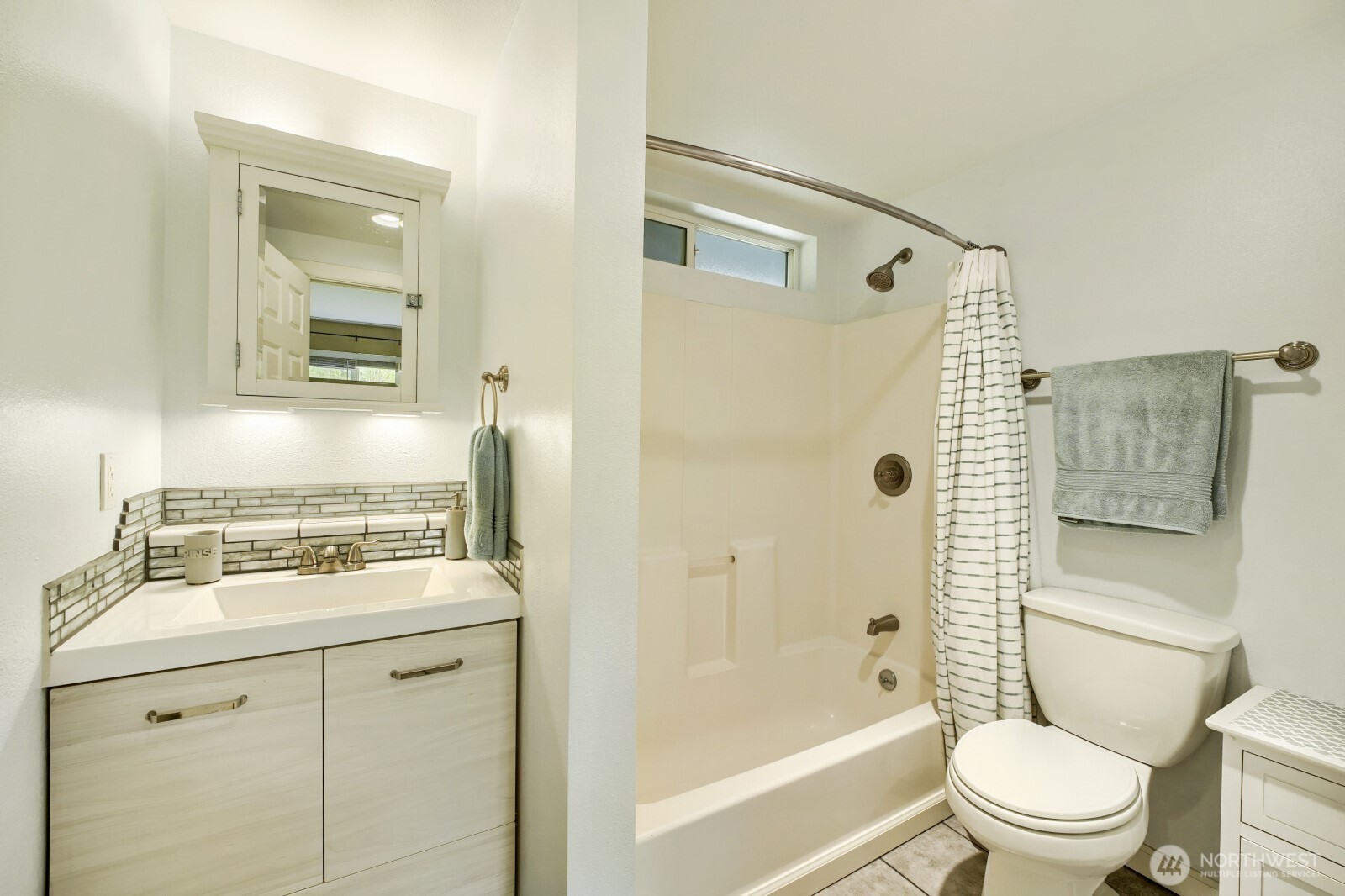 21650 SE 267th Street , Maple Valley, WA 98038-6110