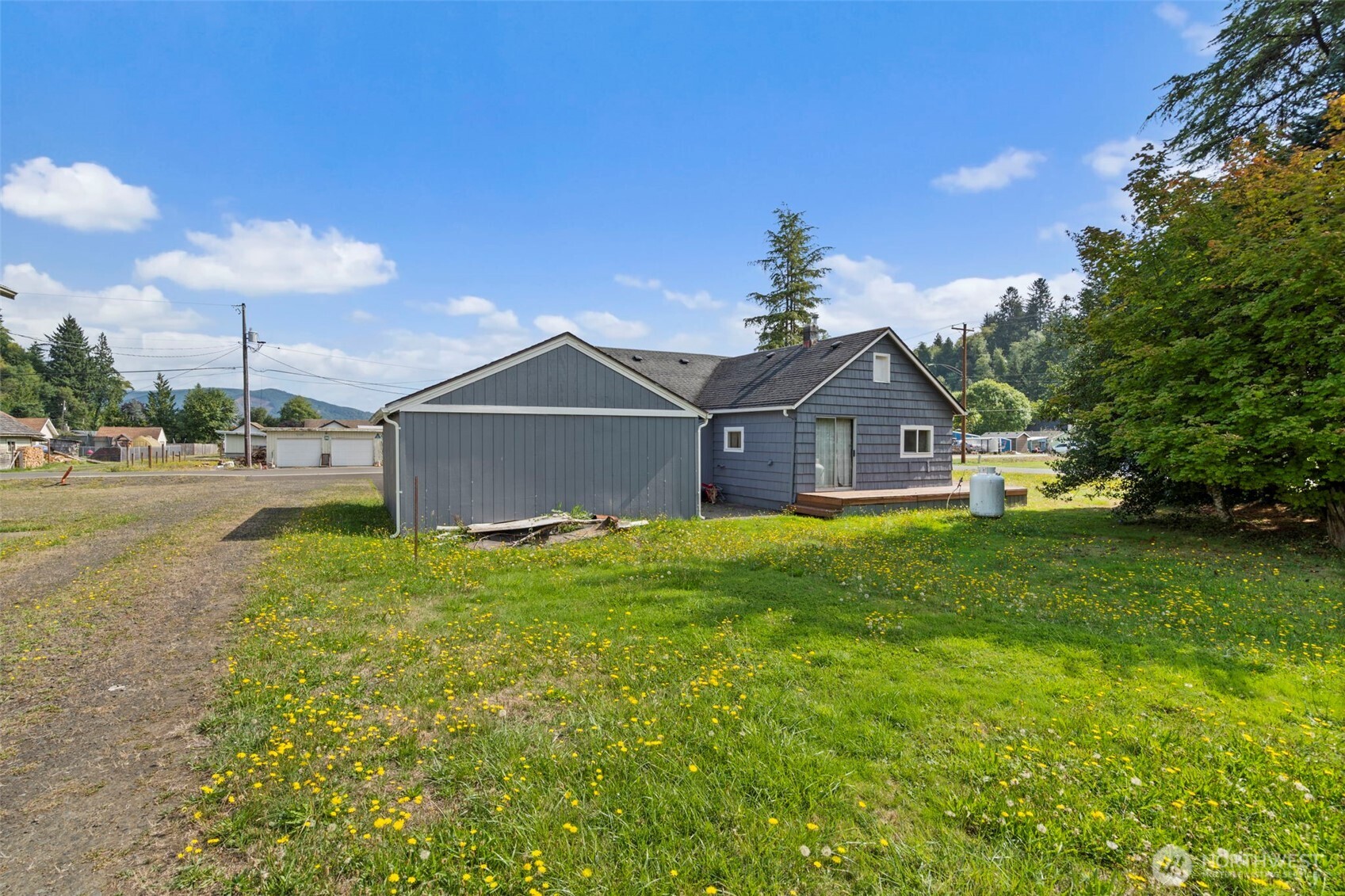 1206 W 4th Street , South Bend, WA 98586