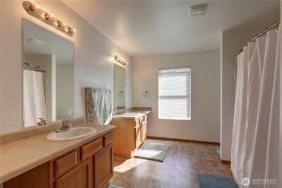 29704 SE 217th pl se , Kent, WA 98042 - Photo 9
