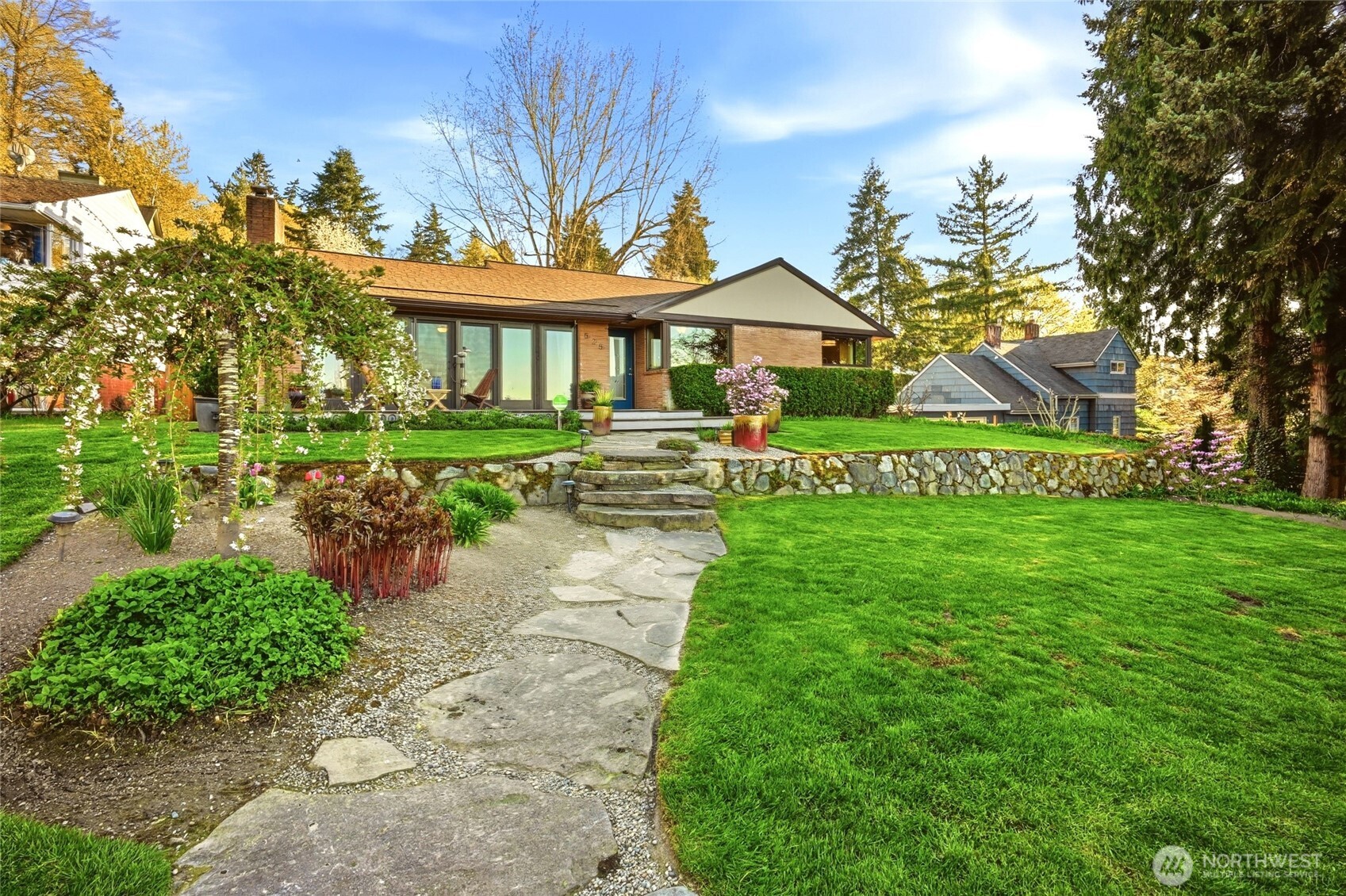 525 Kenosia Avenue S, Kent, WA 98030