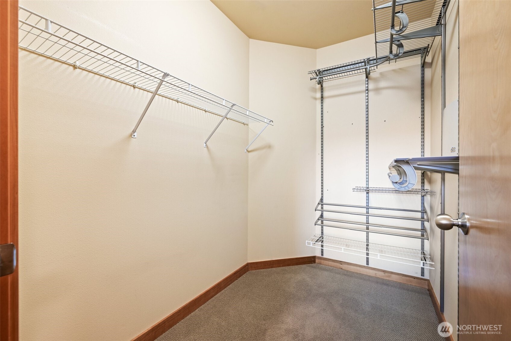 827 Hiawatha Place S #515, Seattle, WA 98144