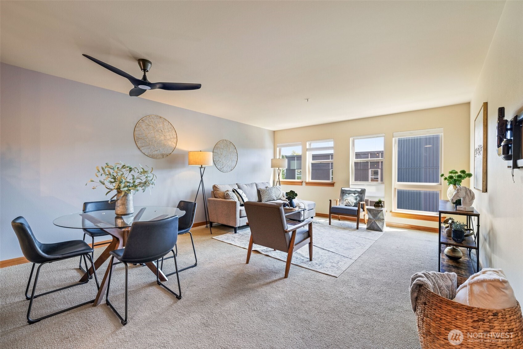 827 Hiawatha Place S #515, Seattle, WA 98144