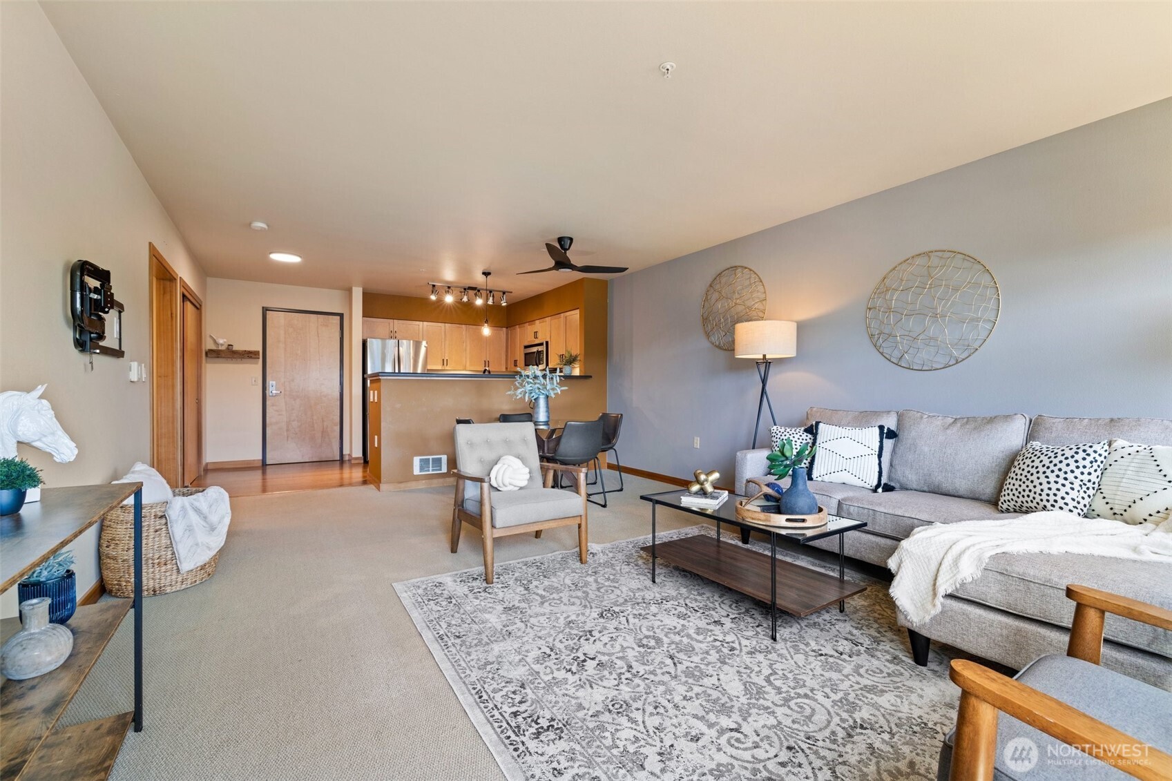 827 Hiawatha Place S #515, Seattle, WA 98144