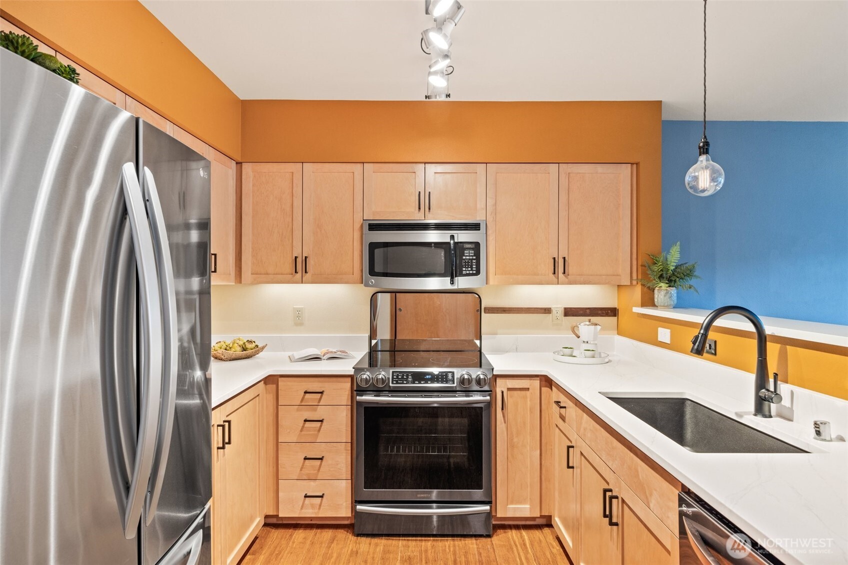 827 Hiawatha Place S #515, Seattle, WA 98144