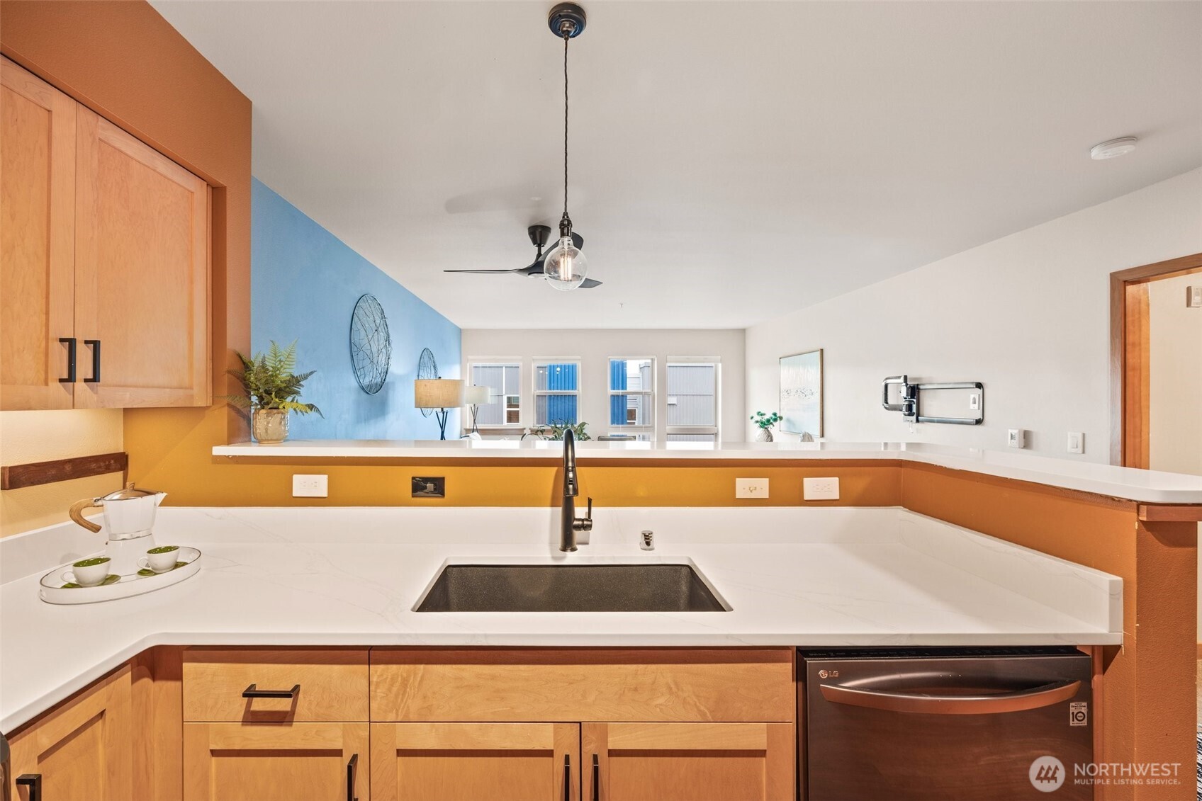 827 Hiawatha Place S #515, Seattle, WA 98144