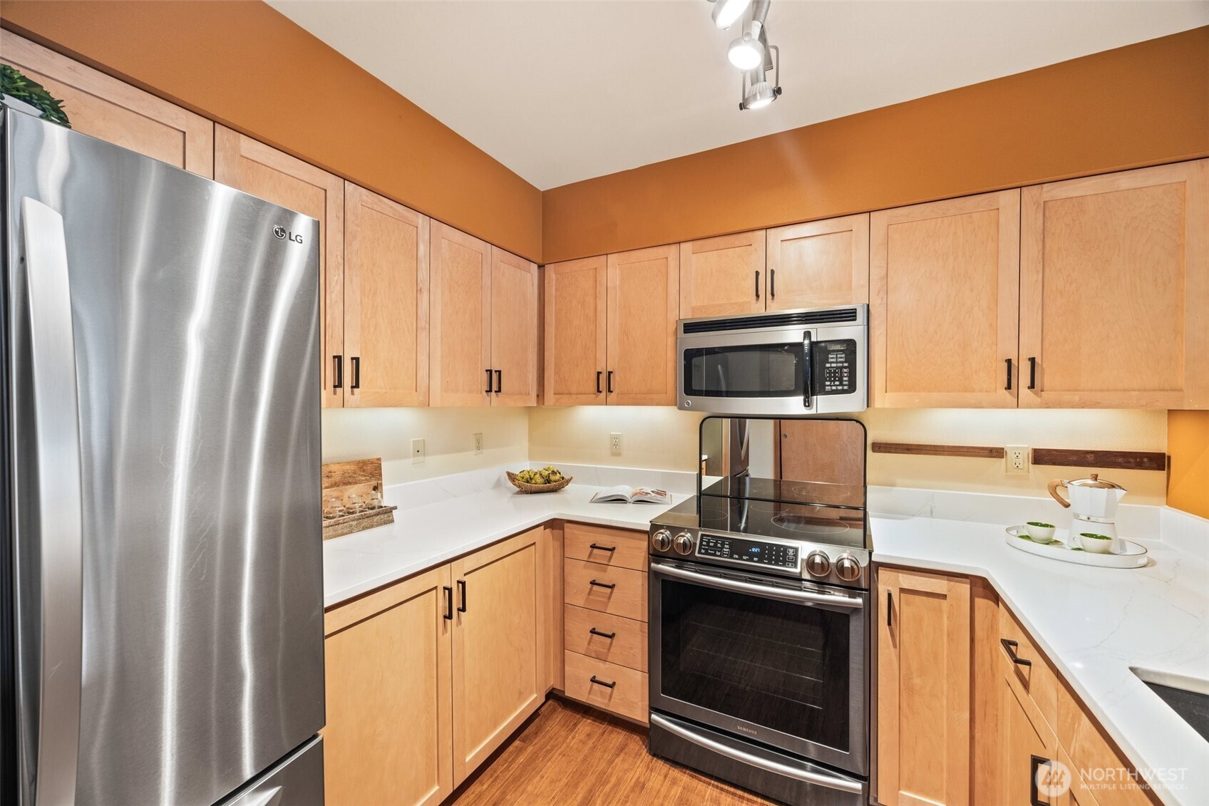 827 Hiawatha Place S #515, Seattle, WA 98144