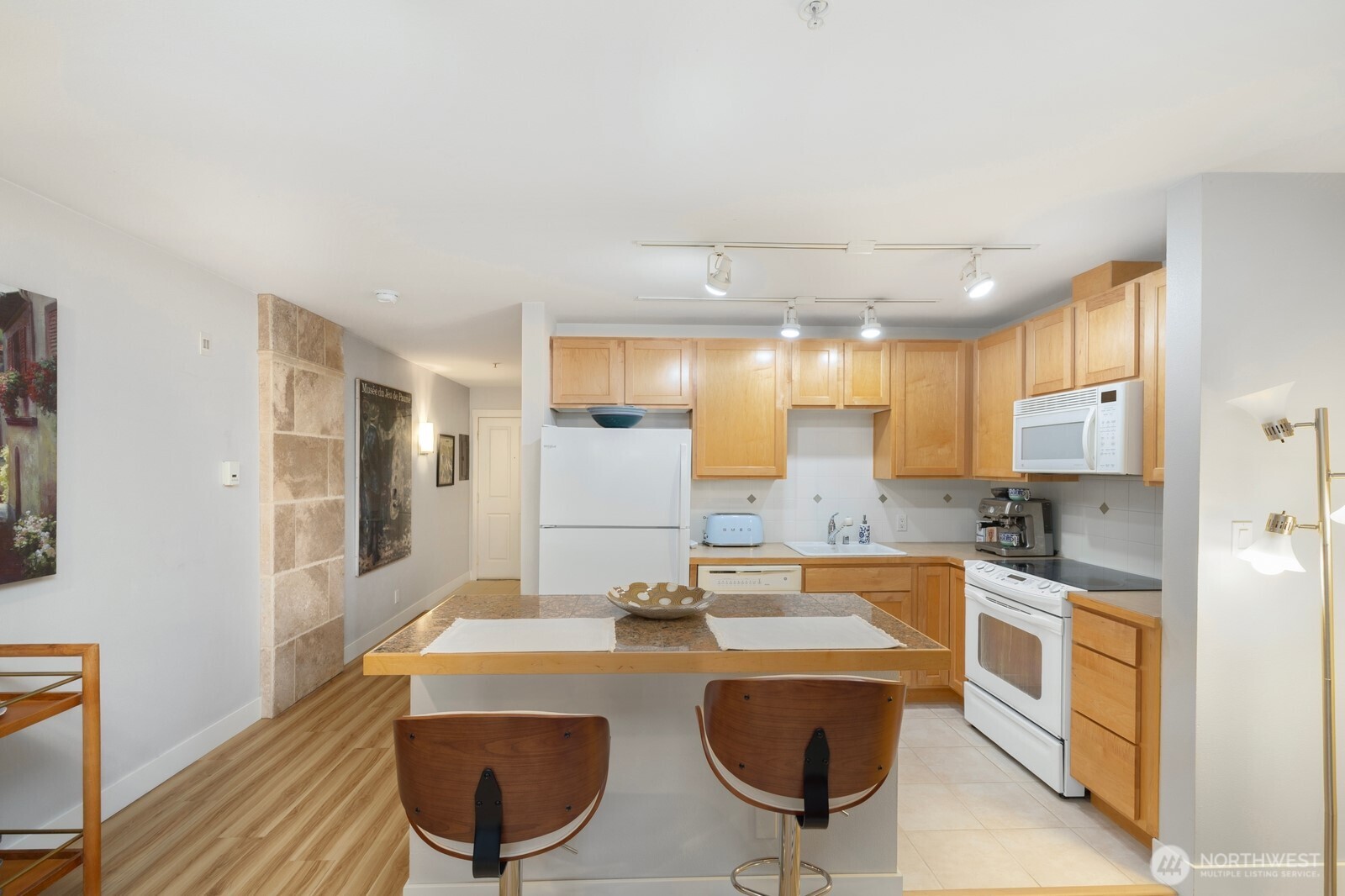 2901 NE Blakeley Street #104, Seattle, WA 98105-3160
