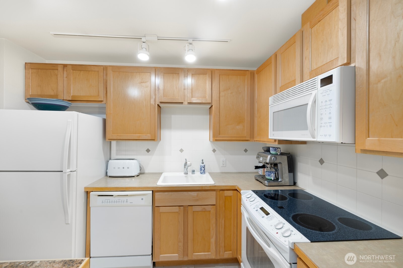 2901 NE Blakeley Street #104, Seattle, WA 98105-3160