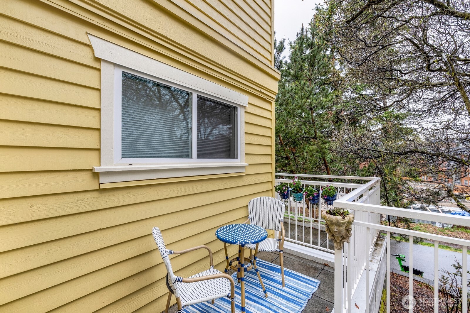 2901 NE Blakeley Street #104, Seattle, WA 98105-3160