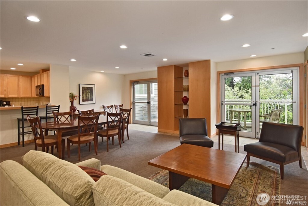 2901 NE Blakeley Street #104, Seattle, WA 98105-3160