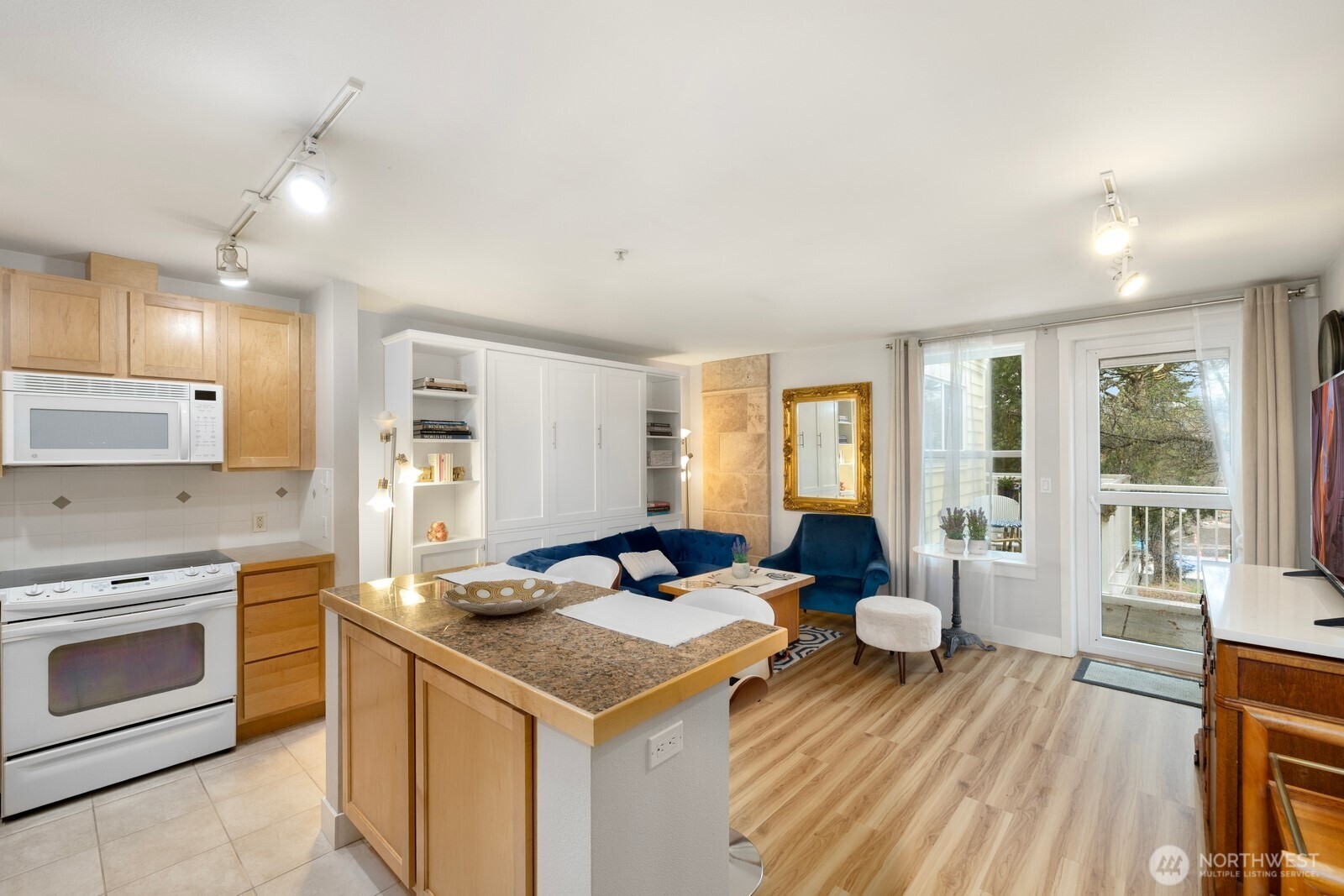 2901 NE Blakeley Street #104, Seattle, WA 98105-3160