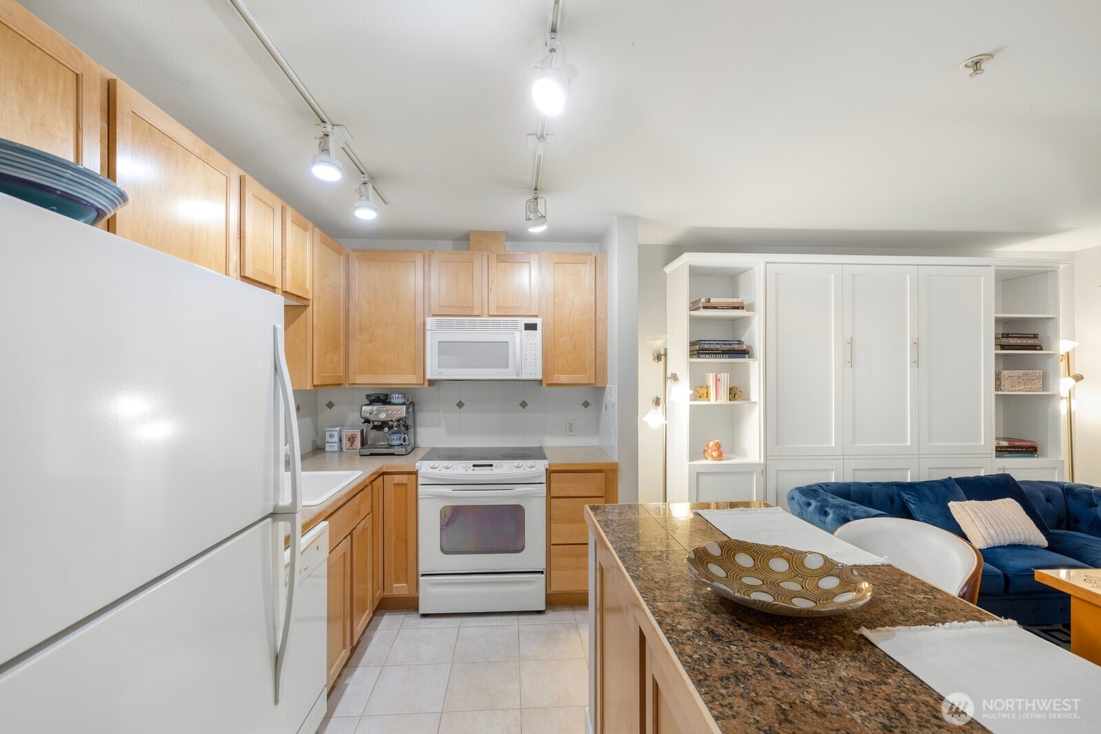 2901 NE Blakeley Street #104, Seattle, WA 98105-3160