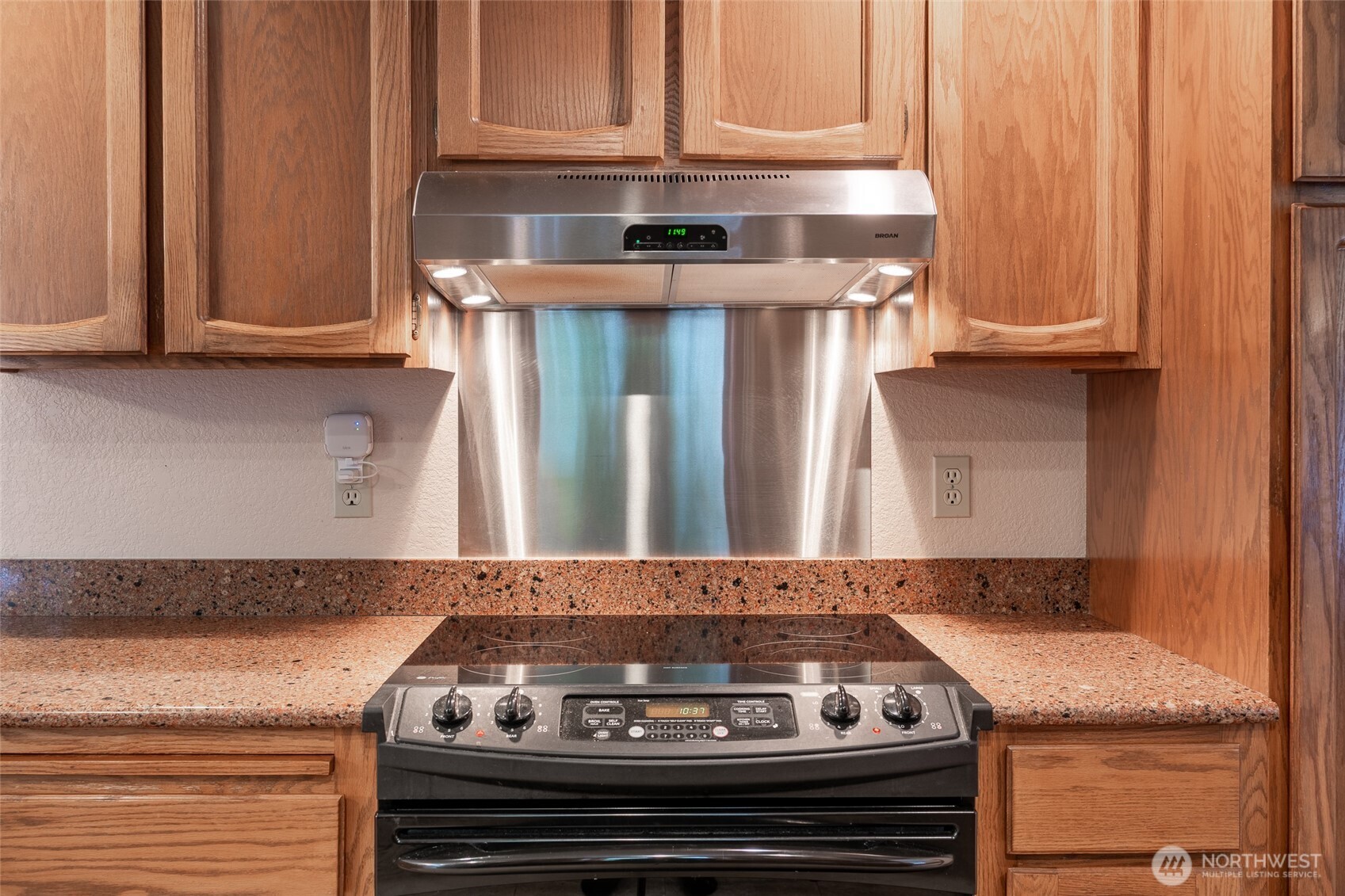 4220 NE 169th Court , Lake Forest Park, WA 98155-5647