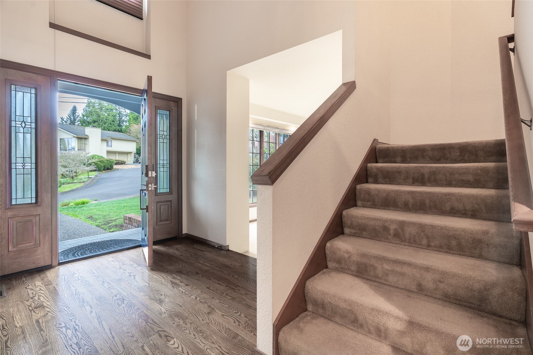 4220 NE 169th Court , Lake Forest Park, WA 98155-5647