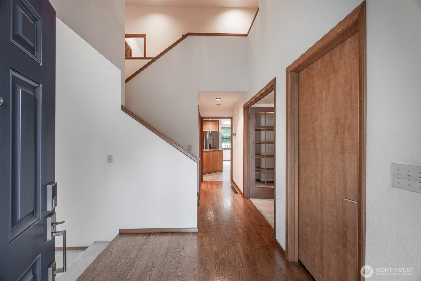 4220 NE 169th Court , Lake Forest Park, WA 98155-5647