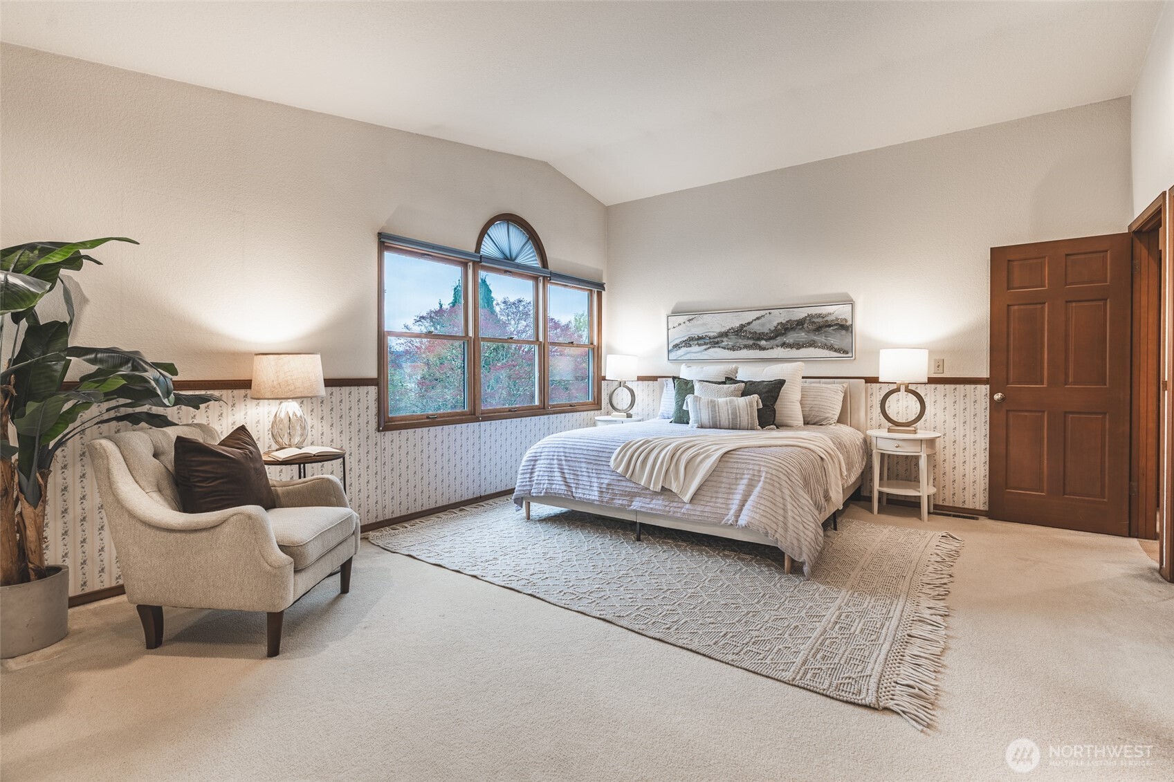 4220 NE 169th Court , Lake Forest Park, WA 98155-5647