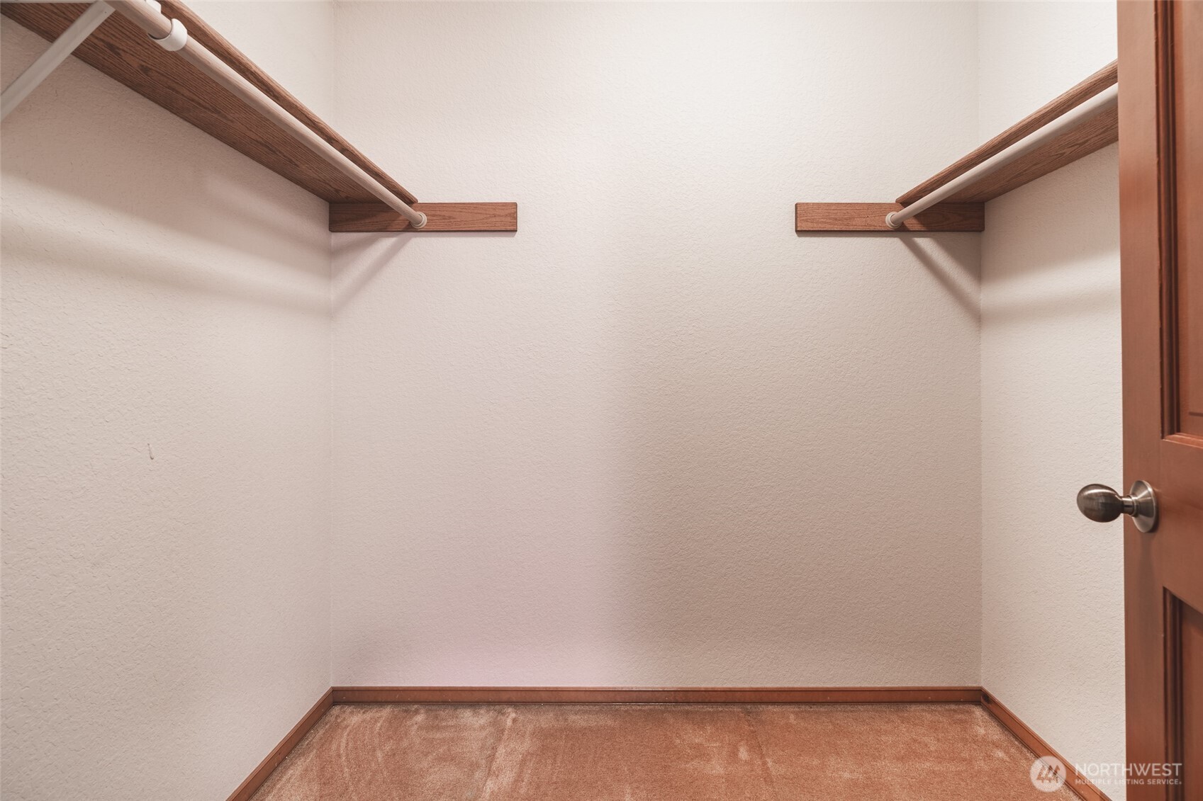 4220 NE 169th Court , Lake Forest Park, WA 98155-5647