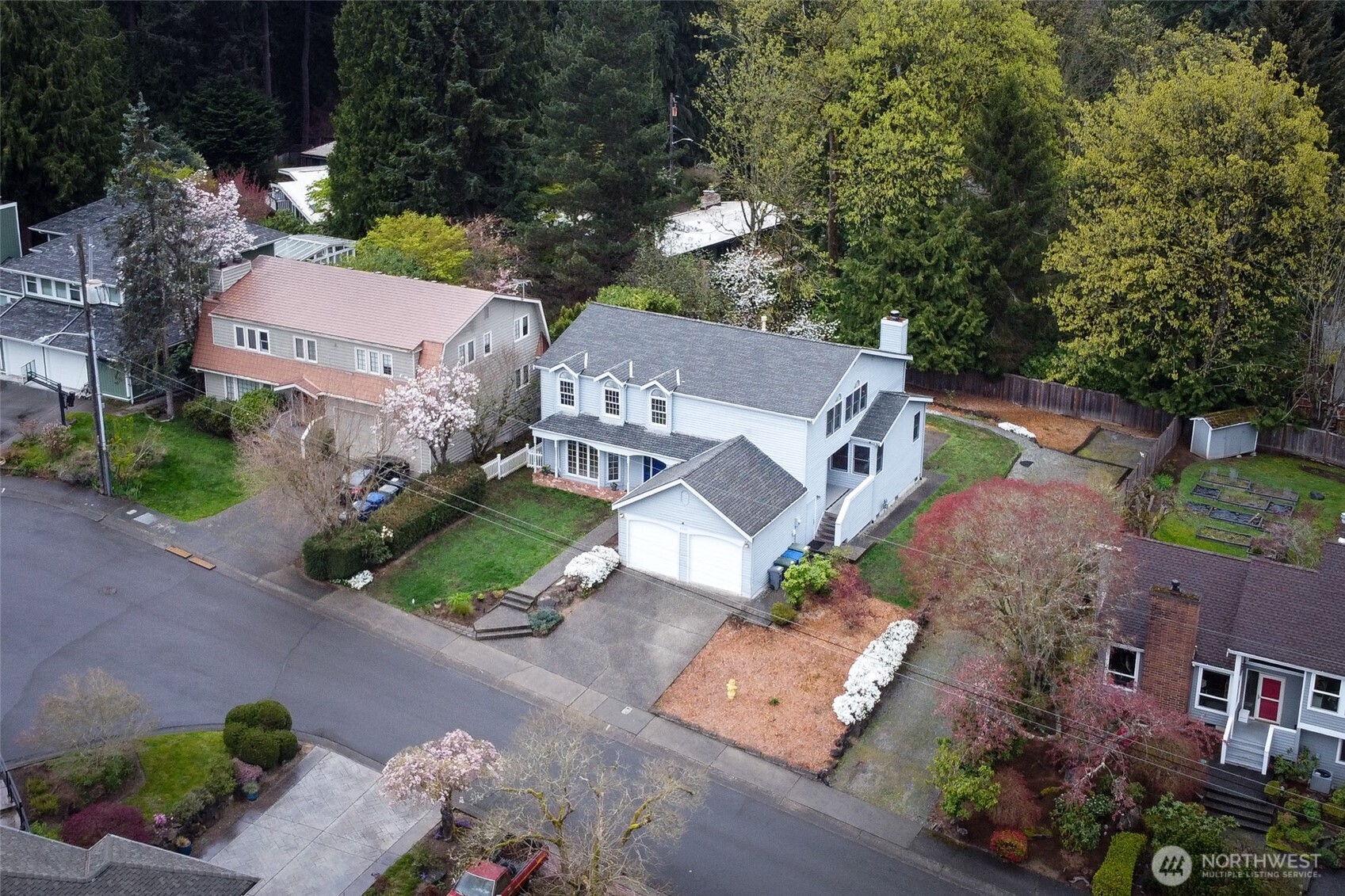 4220 NE 169th Court , Lake Forest Park, WA 98155-5647